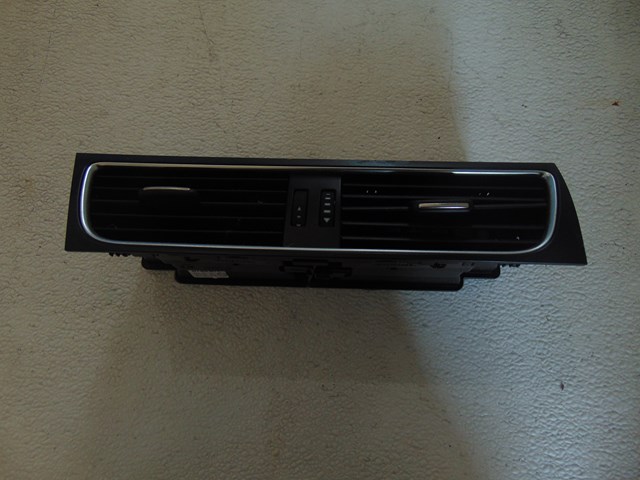 2010 Audi S4 Dash Vent Center Lower Vent 8T1 820 951