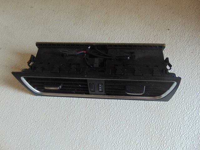2010 Audi S4 Dash Vent Center Lower Vent 8T1 820 951