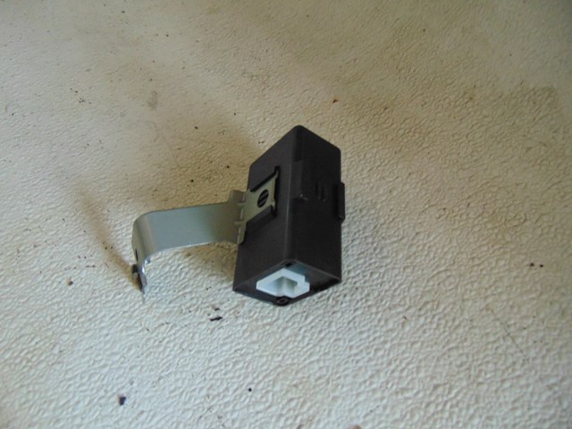 2003 Infiniti M45 Trunk Control Module 28488 CR910