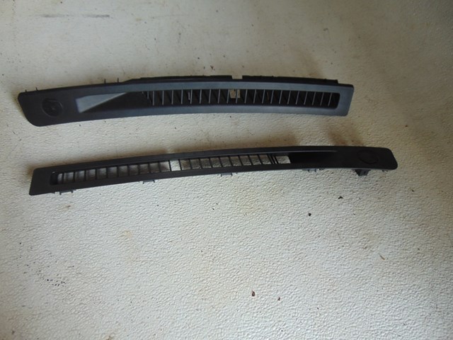 2003 Infiniti M45 Dash Defrost Vents LH & RH 68742 AG003 & 68743 AG003