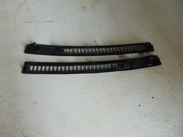 2003 Infiniti M45 Dash Defrost Vents LH & RH 68742 AG003 & 68743 AG003