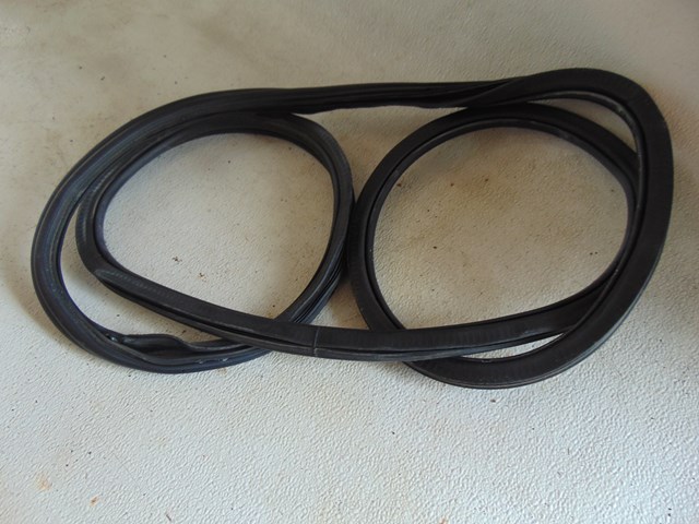 2010 Audi S4 Front LH Driver Door Seal on Body