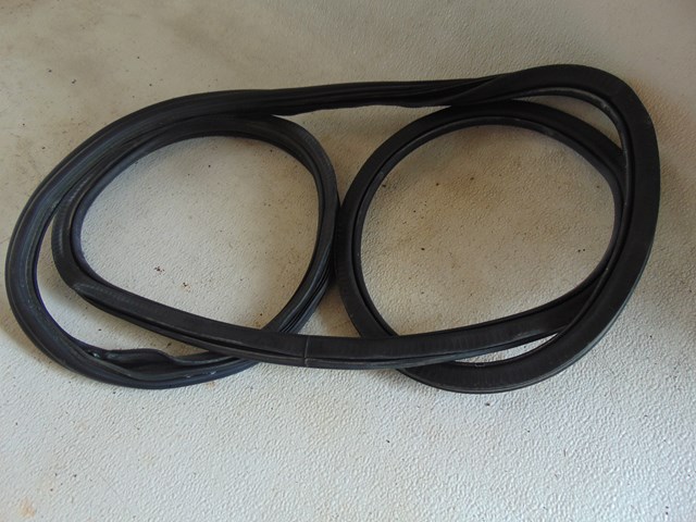 2010 Audi S4 Front LH Driver Door Seal on Body