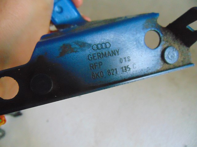 2010 Audi S4 LH Driver Fender Bracket Mount 8K0 821 135