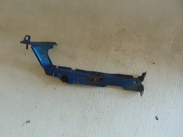 2010 Audi S4 LH Driver Fender Bracket Mount 8K0 821 135