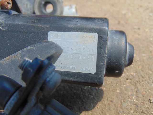 1997 Lexus LS 400 Cruise Control Actuator 88002 50050