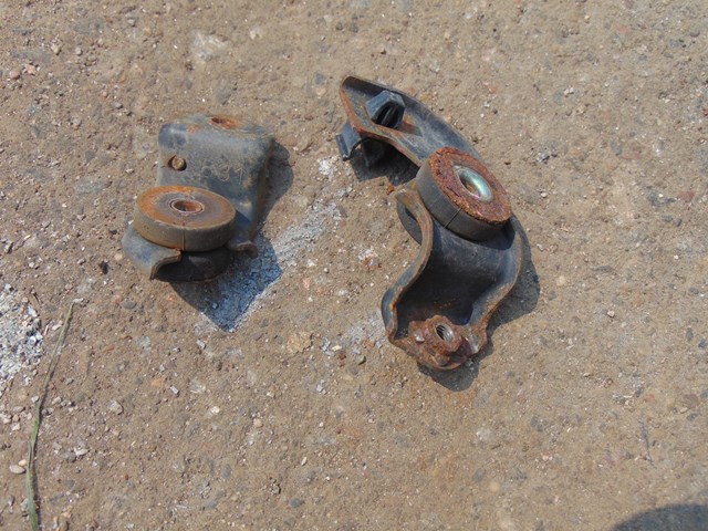 1997 Lexus LS 400 Radiator Brackets