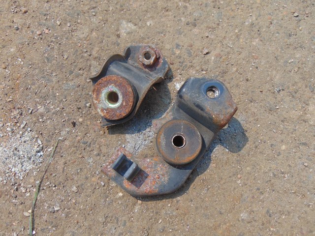 1997 Lexus LS 400 Radiator Brackets