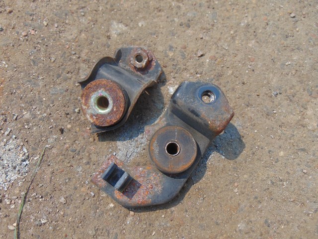 1997 Lexus LS 400 Radiator Brackets