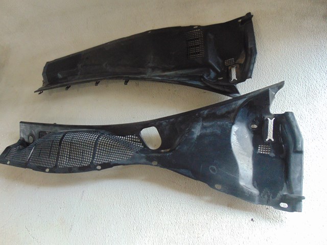 1997 Lexus LS 400 RH & LH Wiper Cowl 55782- 50030 & 55781-50050