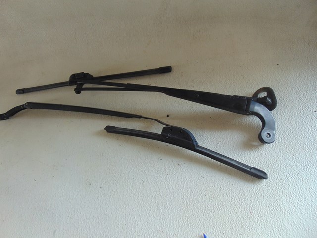 1997 Lexus LS 400 Windshield Wiper Arms RH & LH