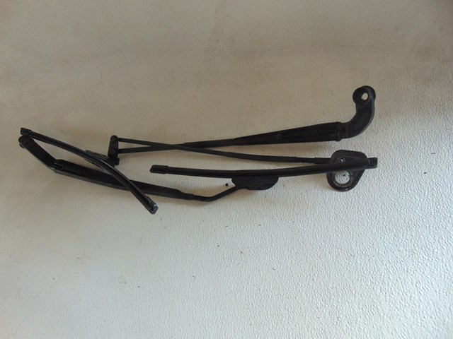 1997 Lexus LS 400 Windshield Wiper Arms RH & LH