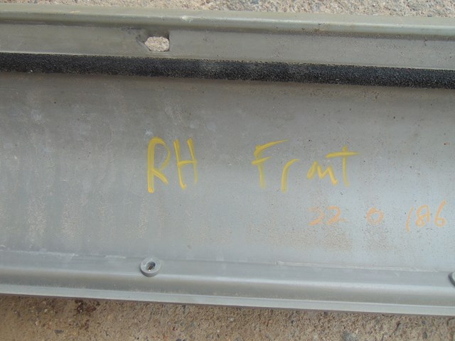 1997 Lexus LS 400 Front RH Passenger Side Skirt