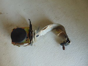 2003 Infiniti M45 Rear LH Driver Seat Belt
