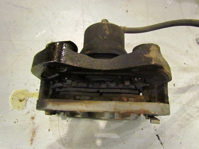 2003 Infiniti G35 Coupe Front RH Passenger Brake Caliper