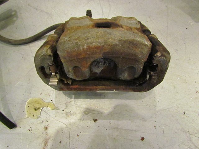 2003 Infiniti G35 Coupe Front RH Passenger Brake Caliper