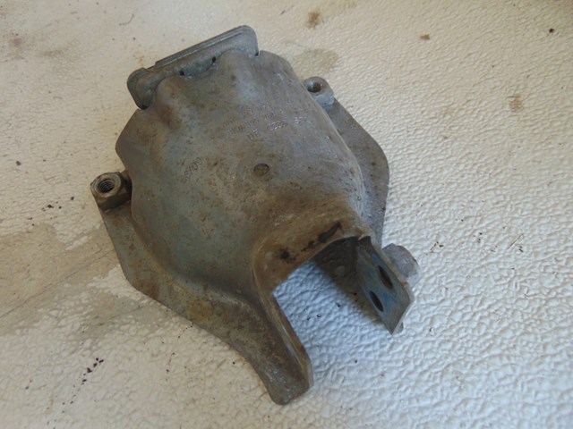 2010 Audi S4 RH Engine Mount Cover Shield 8K0399060