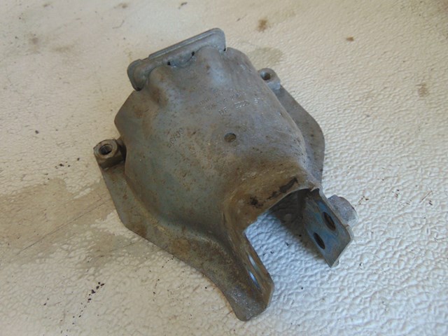 2010 Audi S4 RH Engine Mount Cover Shield 8K0399060