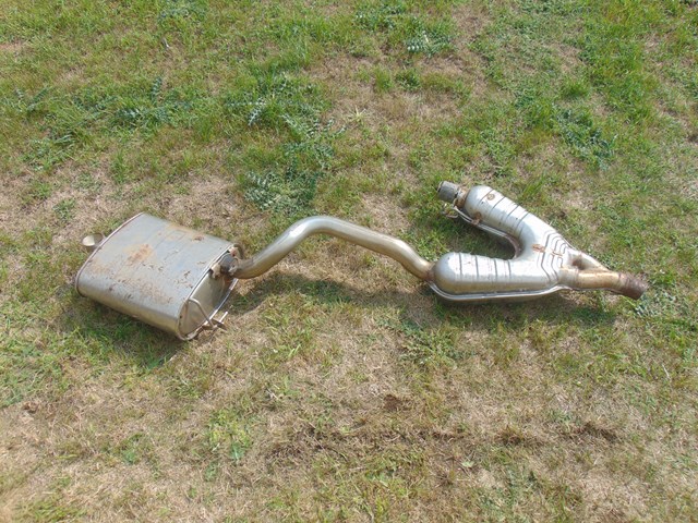 2000 BMW 528i Muffler with Resonator 1 437 650 & 1 714 762