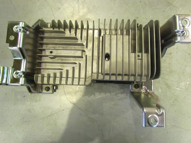 2008 Infiniti G37 OEM Bose Amplifier w/ Bracket