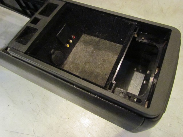 2008 Infiniti G37 Center Console Tabs Damaged See Pics