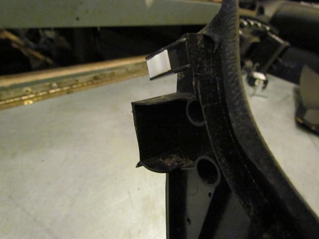 2008 Infiniti G37 Center Console Tabs Damaged See Pics