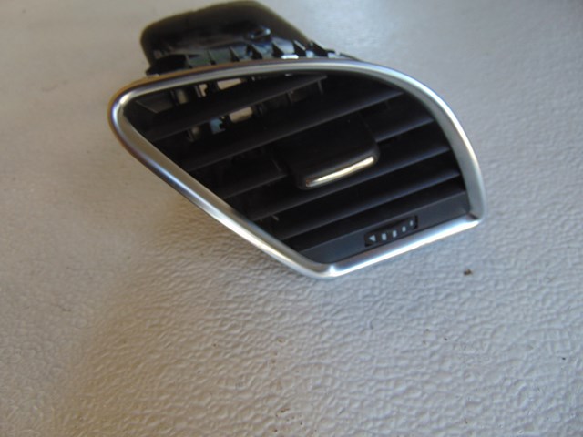 2010 Audi S4 RH Passenger Dash Vent 8T1 820 902 C