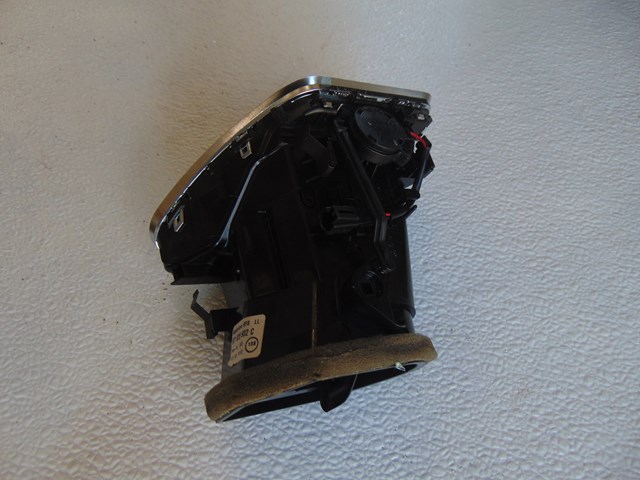 2010 Audi S4 RH Passenger Dash Vent 8T1 820 902 C