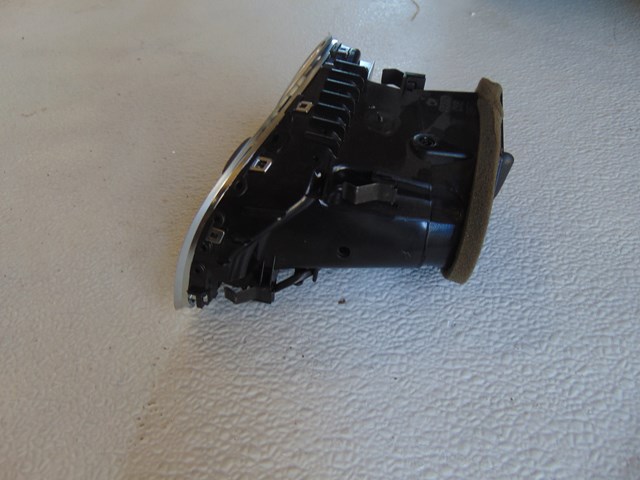 2010 Audi S4 RH Passenger Dash Vent 8T1 820 902 C