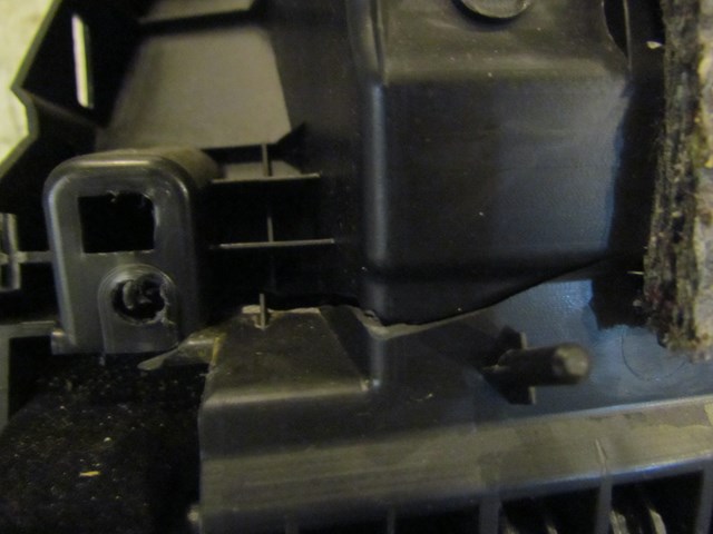 2008 Infiniti G37 Glove Box Split See Pics