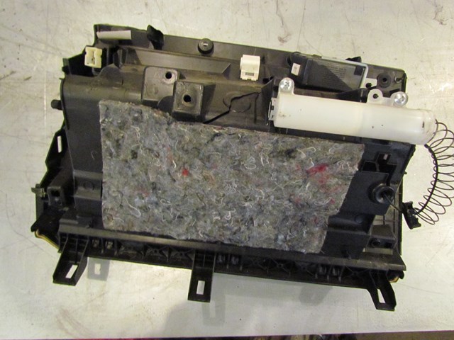 2008 Infiniti G37 Glove Box Split See Pics