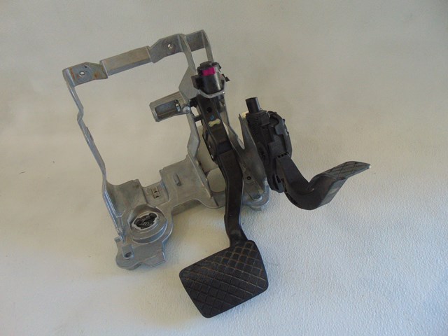 2010 Audi S4 Gas & Brake Pedal Assembly