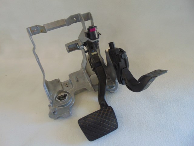 2010 Audi S4 Gas & Brake Pedal Assembly