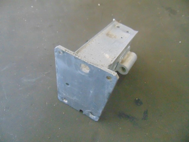 2013 Audi Allroad Front RH Bumper Reinforcement Mount 8K0 807 134D