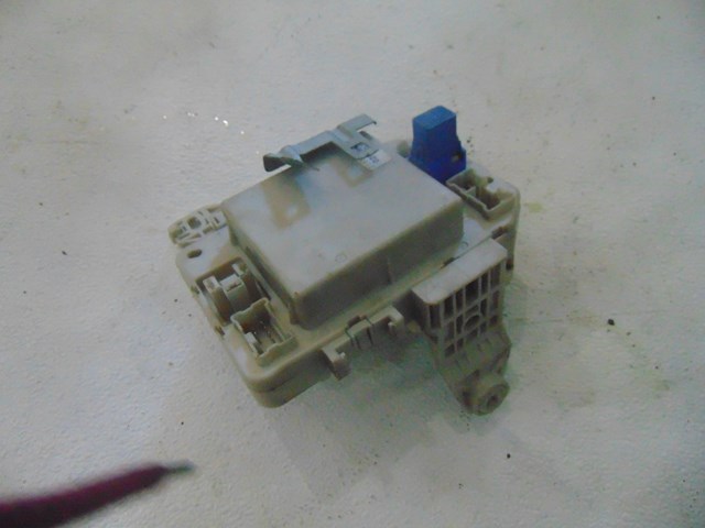 2003 2004 Infiniti M45 Interior Fuse Box