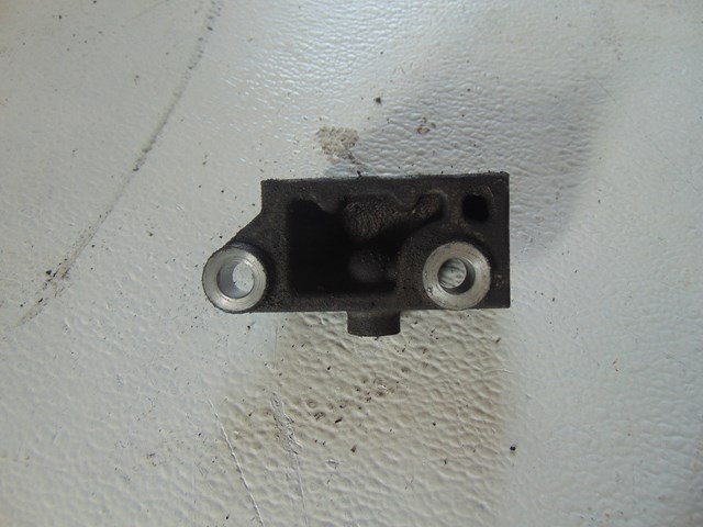 2003 Infiniti M45 Alternator Bracket