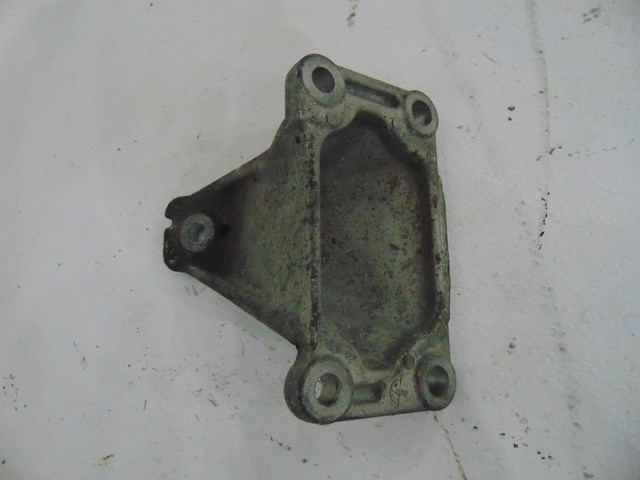 2003 Infiniti M45 RH Passenger Engine Mount
