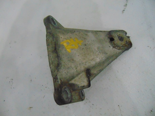2003 Infiniti M45 RH Passenger Engine Mount