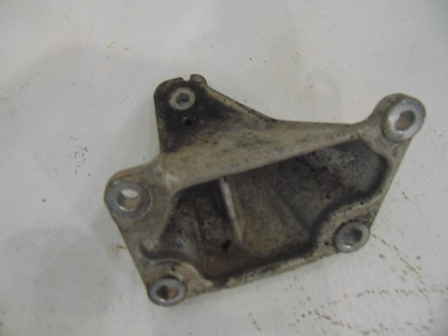 2003 Infiniti M45 LH Driver Engine Mount Engine Bracket