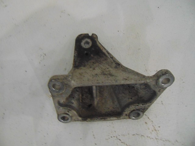 2003 Infiniti M45 LH Driver Engine Mount Engine Bracket