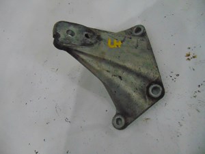 2003 Infiniti M45 LH Driver Engine Mount Engine Bracket