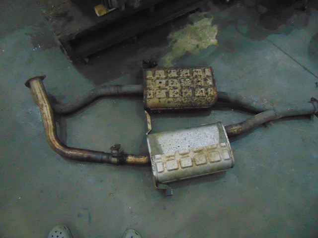 2003 Infiniti M45 Exhaust Midpipe w/OEM Cut Out