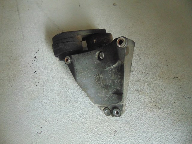 2005 Land Rover LR3 AC Compressor Bracket w/ Tensioner YLU500260