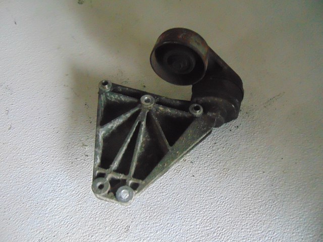 2005 Land Rover LR3 AC Compressor Bracket w/ Tensioner YLU500260