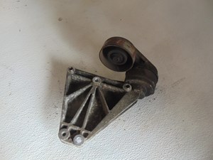 2005 Land Rover LR3 AC Compressor Bracket w/ Tensioner YLU500260