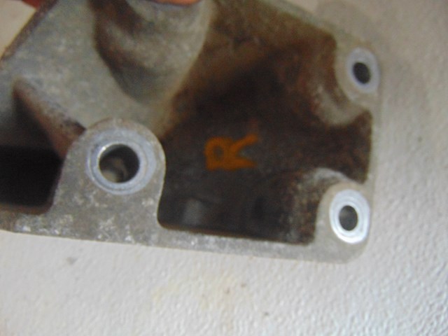 2005 Land Rover LR3 RH Passenger Engine Mount