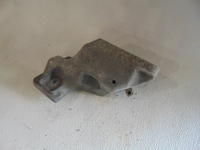 2005 Land Rover LR3 RH Passenger Engine Mount