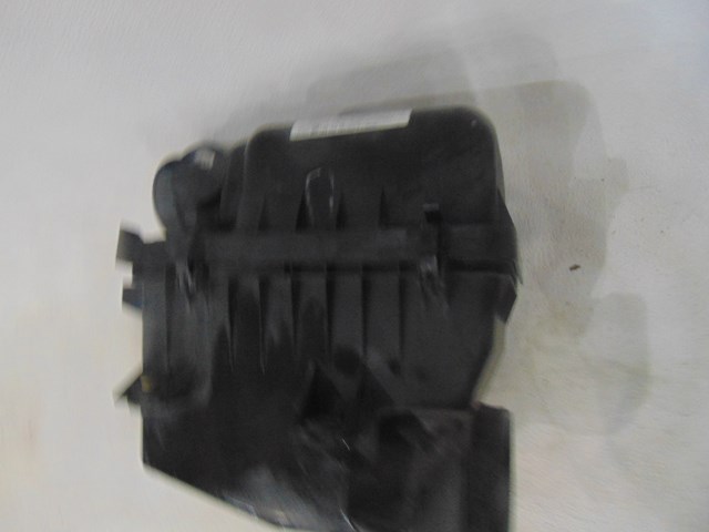 2007 Hyundai Entourage Air Cleaner Box w/MAF Sensor