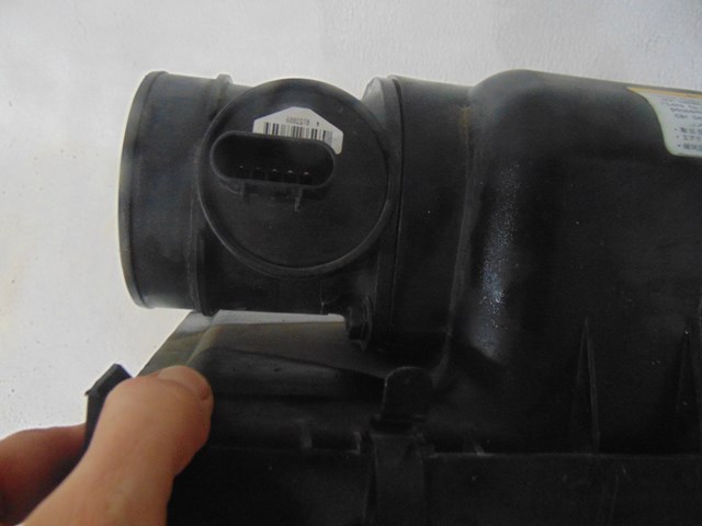 2007 Hyundai Entourage Air Cleaner Box w/MAF Sensor