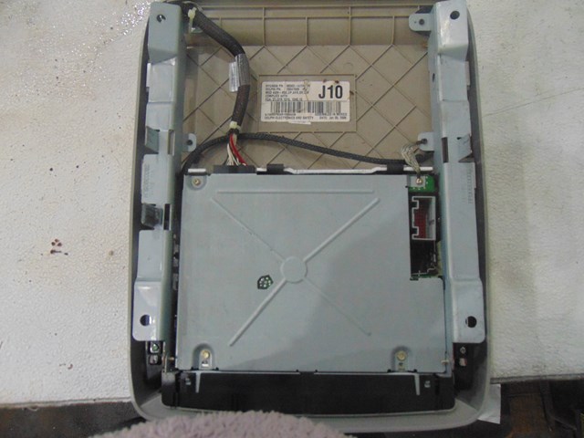 2007 Hyundai Entourage Rear DVD Player Console